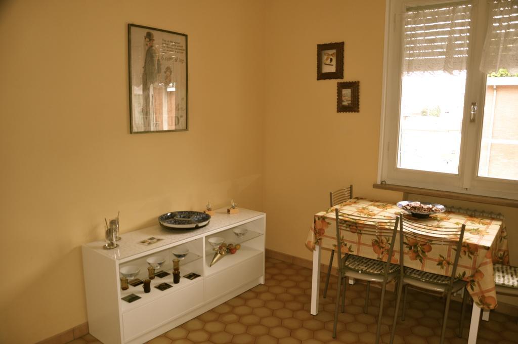 Apartment Montebello Parma Rum bild