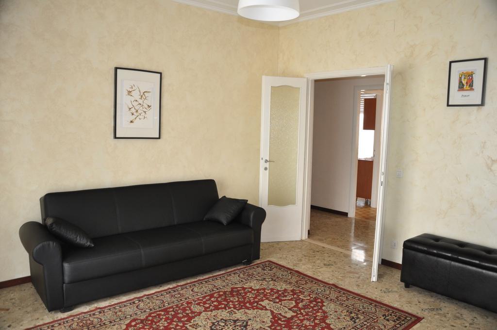 Apartment Montebello Parma Exteriör bild
