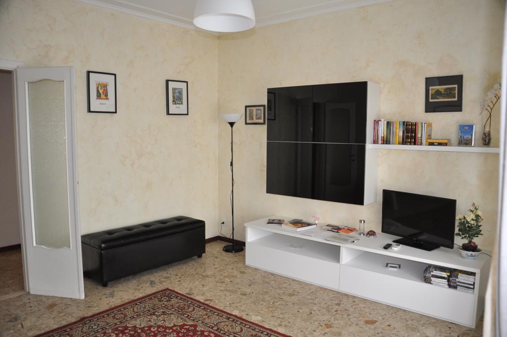Apartment Montebello Parma Exteriör bild